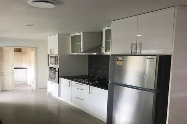 Photo of property in 53 Neal Avenue, Glenfield, Auckland, 0629