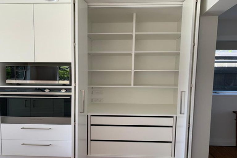 Photo of property in 15a Kellsmere Crescent, Island Bay, Wellington, 6023