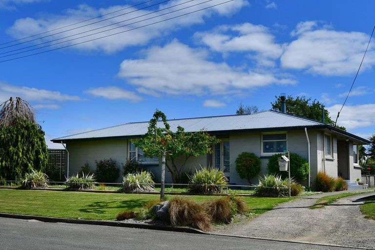 Photo of property in 27 Roseness Street, Palmerston, 9430