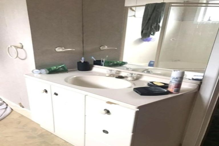 Photo of property in 6 Kaikoura Street, Henderson, Auckland, 0612