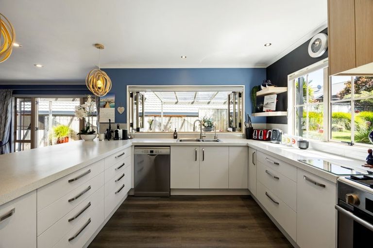 Photo of property in 62 Cairns Crescent, Rototuna, Hamilton, 3210