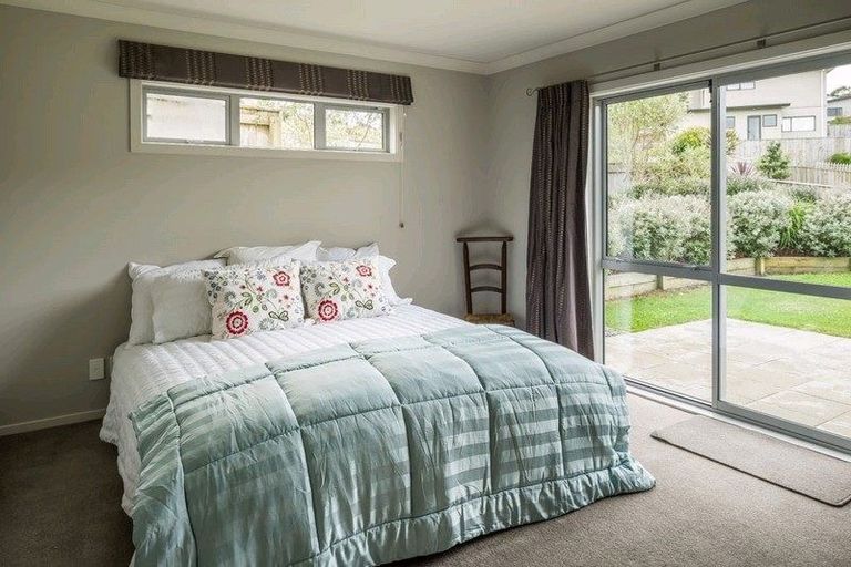 Photo of property in 5 Fiordland Place, Aotea, Porirua, 5024