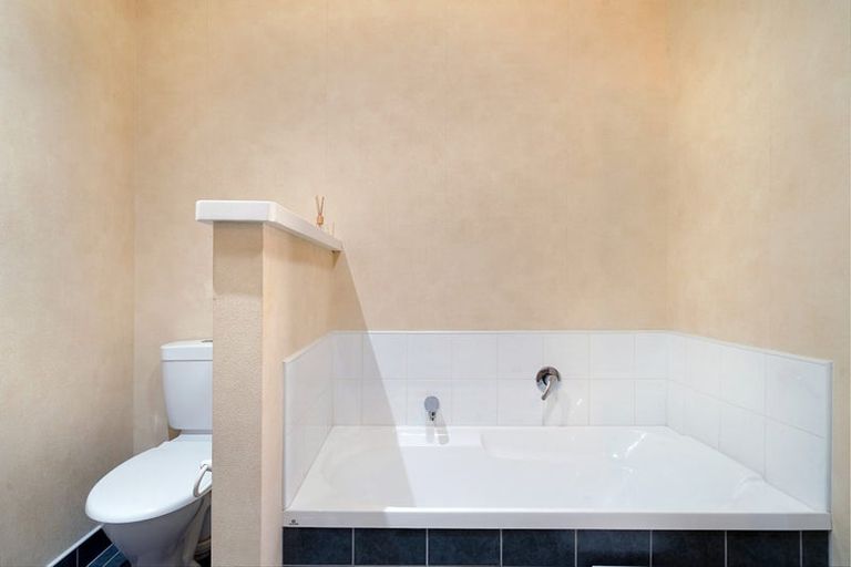 Photo of property in 10 Dainton Place, New Lynn, Auckland, 0600