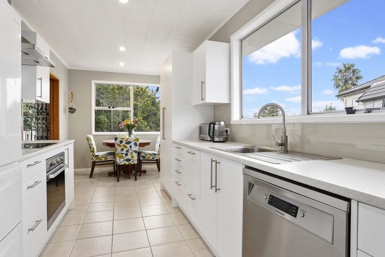 Photo of property in 20 Cron Avenue, Te Atatu South, Auckland, 0610