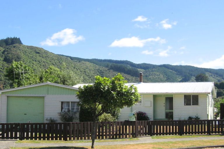 Photo of property in 23 Amber Grove, Birchville, Upper Hutt, 5018