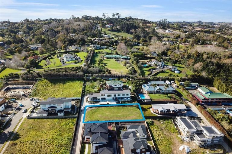 Photo of property in 22 Roxborough Place, East Tamaki Heights, Auckland, 2016