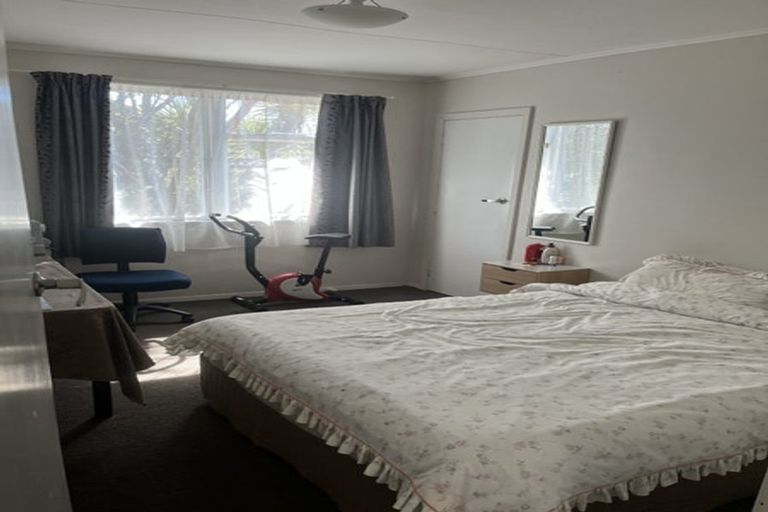 Photo of property in 3 Norfolk Grove, Cannons Creek, Porirua, 5024