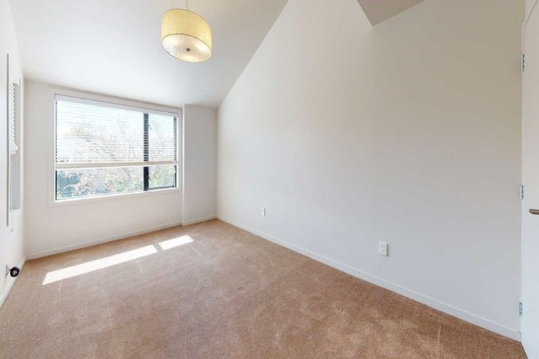 Photo of property in 1/52 Aikmans Road, Merivale, Christchurch, 8014