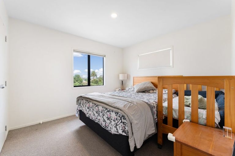 Photo of property in 1/36 West Coast Road, Glen Eden, Auckland, 0602