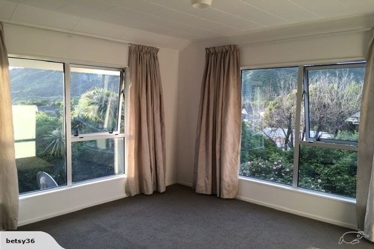 Photo of property in 8 Bernadette Street, Brown Owl, Upper Hutt, 5018