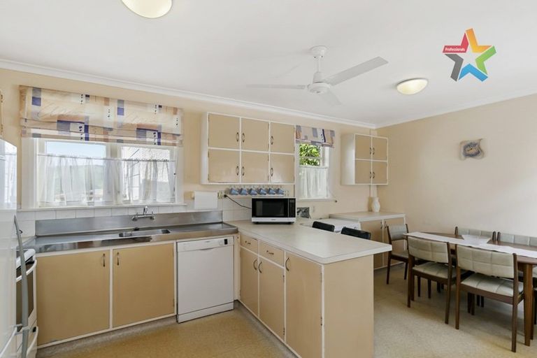 Photo of property in 12 Mertoun Terrace, Highbury, Wellington, 6012