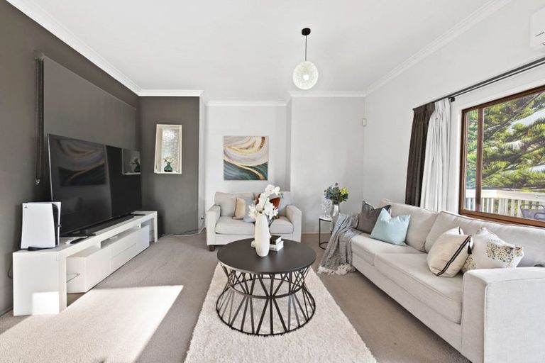 Photo of property in 10 Pine Terrace, Howick, Auckland, 2014