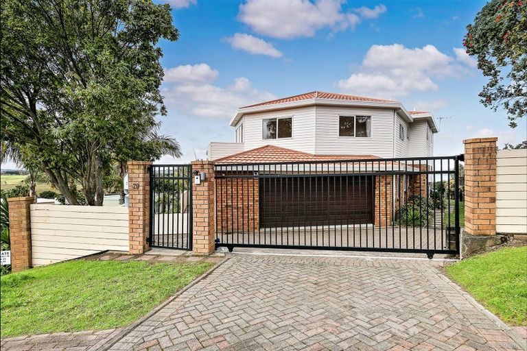 Photo of property in 29 Ferntree Terrace, West Harbour, Auckland, 0618