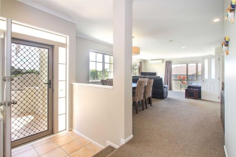 Photo of property in 10 Westminster Gardens, Unsworth Heights, Auckland, 0632