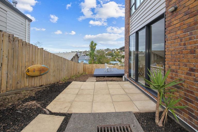 Photo of property in 4a Korotaha Terrace, Rothesay Bay, Auckland, 0630