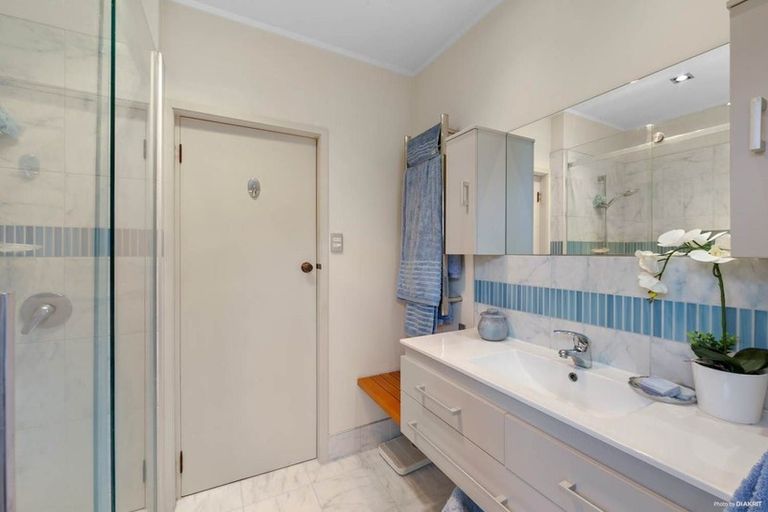 Photo of property in 46 Potter Avenue, Northcote, Auckland, 0627