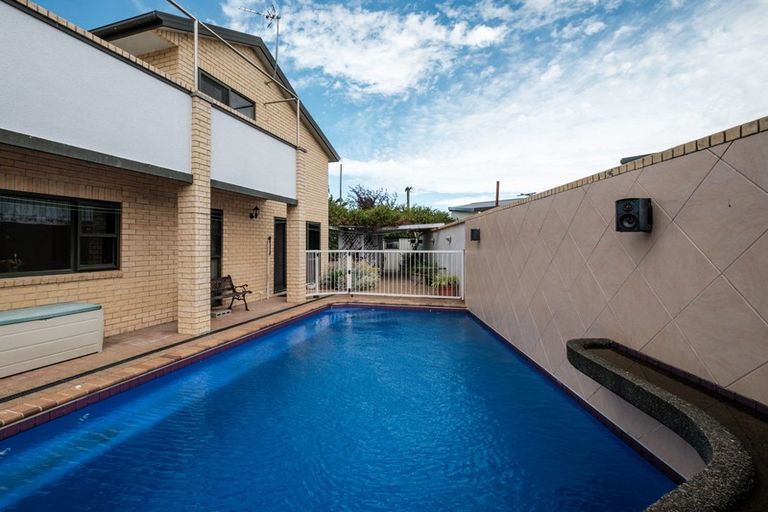 Photo of property in 5 Coulston Place, Riverdale, Gisborne, 4010