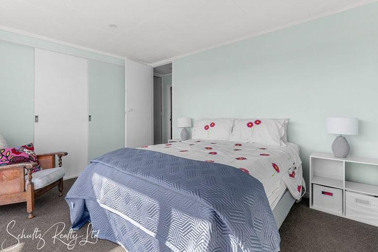 Photo of property in 10 Oxford Street, Whakapirau, Maungaturoto, 0583