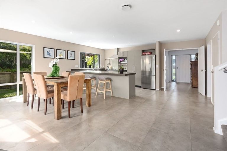 Photo of property in 6 Sumner Terrace, Aotea, Porirua, 5024