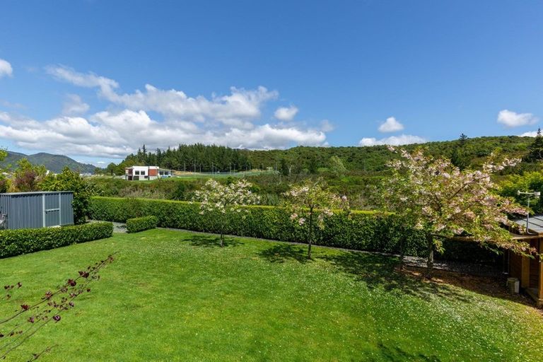 Photo of property in 27 Glentui Place, Waikawa, Picton, 7220