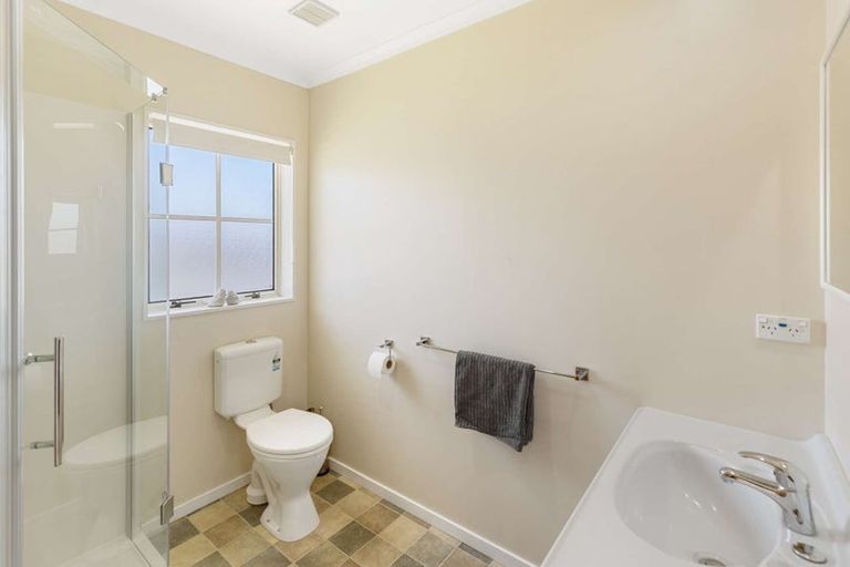 Photo of property in 2 Beech Place, Hawera, 4610