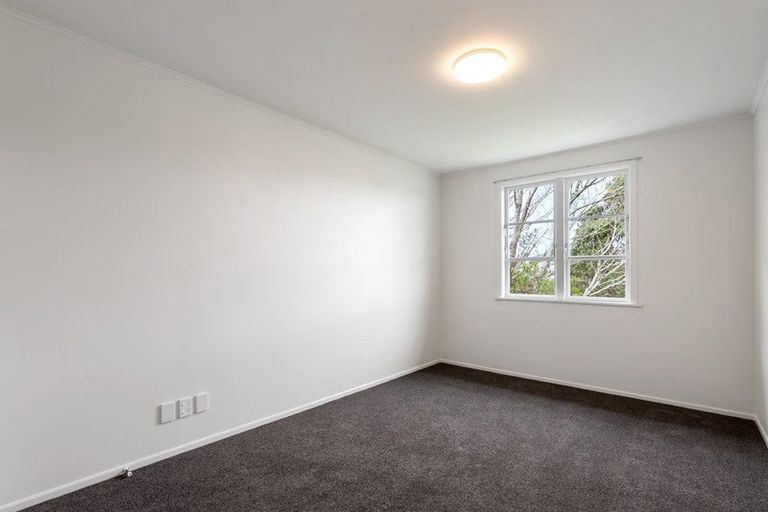 Photo of property in 98 Ruskin Road, Newlands, Wellington, 6037