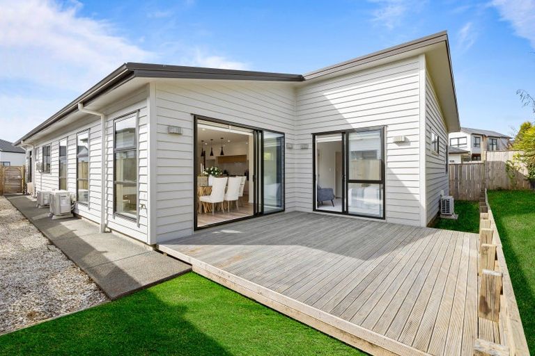 Photo of property in 3 Vintry Drive, Kumeu, 0810
