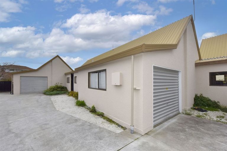 Photo of property in 2/63 Beachville Road, Redcliffs, Christchurch, 8081