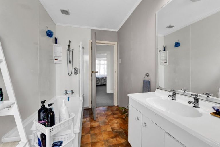 Photo of property in 10 Morrissey Street, Hawera, 4610