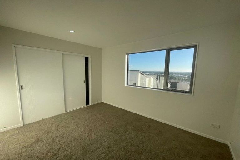 Photo of property in 15a Crestview Rise, Papakura, 2110