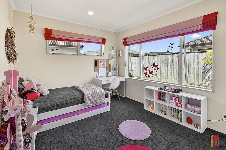 Photo of property in 50 Stranraer Crescent, Wattle Downs, Auckland, 2103