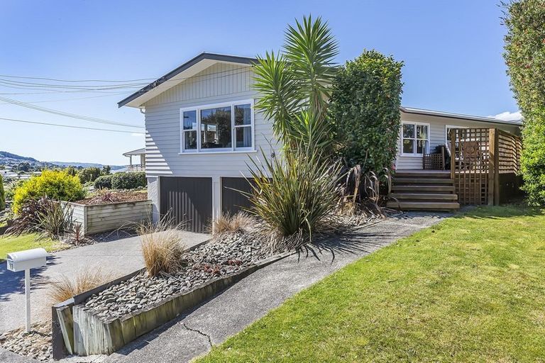 Photo of property in 13 Saint Edmund Crescent, Tawa, Wellington, 5028