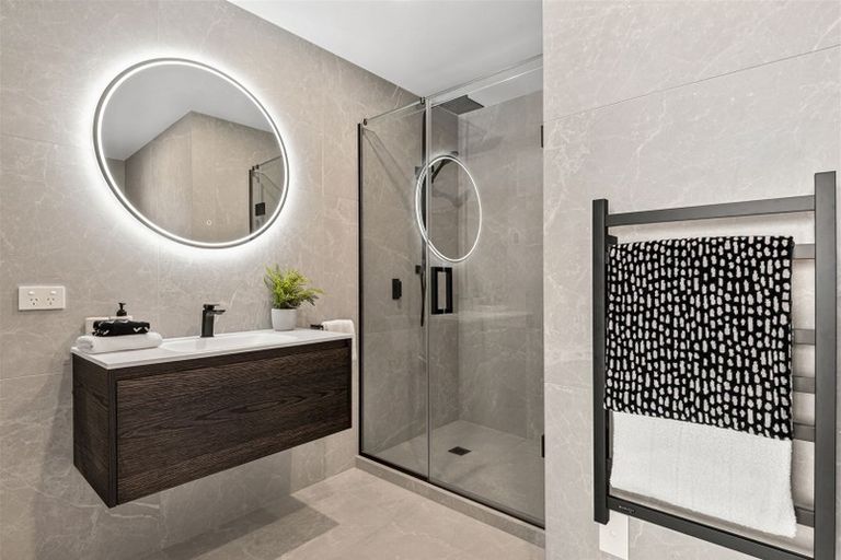 Photo of property in 11a Montgomery Avenue, Rothesay Bay, Auckland, 0630