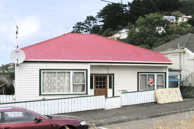 Photo of property in 19 Medway Street, Island Bay, Wellington, 6023