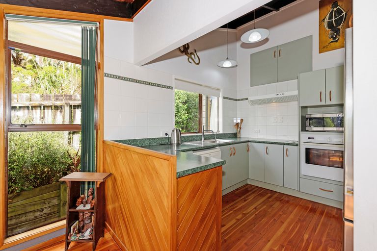 Photo of property in 76 Pleasant Road, Glen Eden, Auckland, 0602