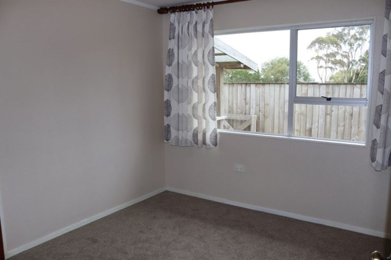 Photo of property in 70 Millbrook Road, Henderson, Auckland, 0612