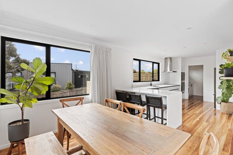 Photo of property in 30 Waiwaka Terrace, Strandon, New Plymouth, 4312