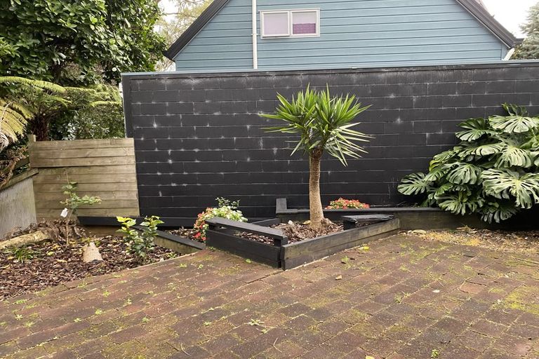 Photo of property in 1/19 Pemberton Avenue, Bayview, Auckland, 0629