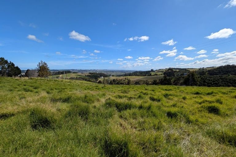Photo of property in 421 Kiwitahi Road, Helensville, 0875