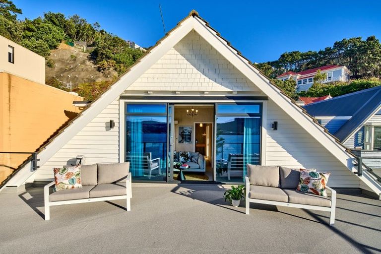 Photo of property in 338 Oriental Parade, Oriental Bay, Wellington, 6011