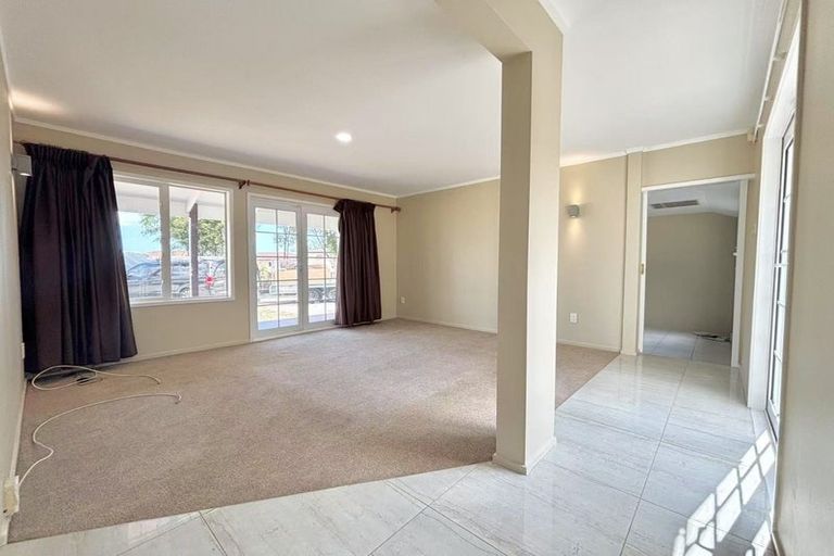 Photo of property in 5 Ancona Lane, Goodwood Heights, Auckland, 2105