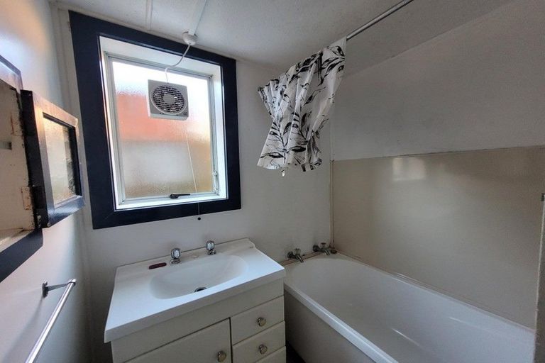 Photo of property in 73 English Avenue, Mornington, Dunedin, 9011