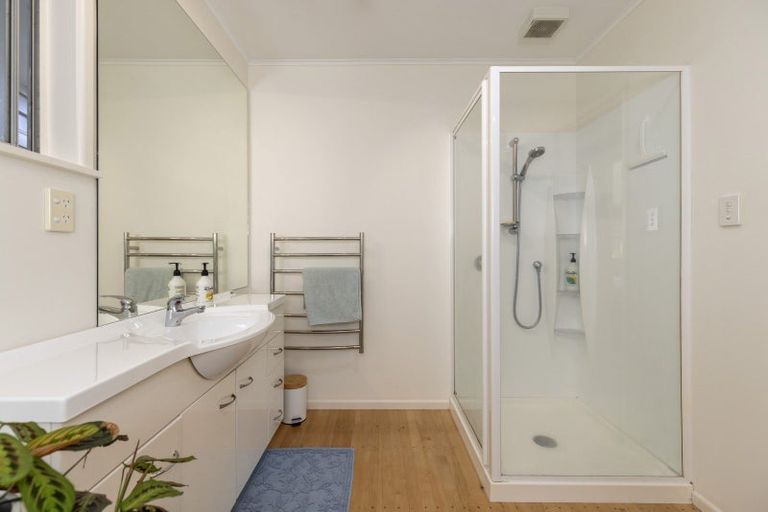 Photo of property in 11 Hadfield Place, Paraparaumu Beach, Paraparaumu, 5032