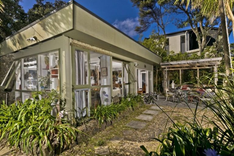 Photo of property in 105 Domain Crescent, Muriwai, 0881