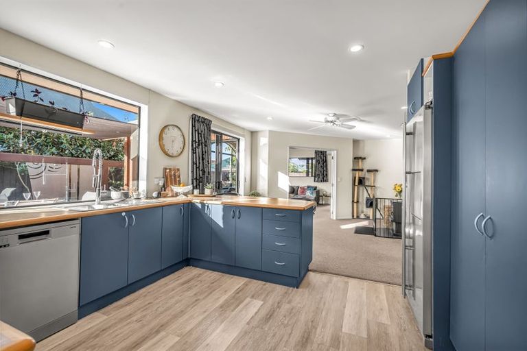 Photo of property in 10 Courtfield Close, Parklands, Christchurch, 8083