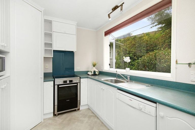 Photo of property in 114 Redwood Avenue, Tawa, Wellington, 5028