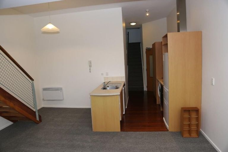 Photo of property in Metro Apartments, 13/220 Thorndon Quay, Pipitea, Wellington, 6011