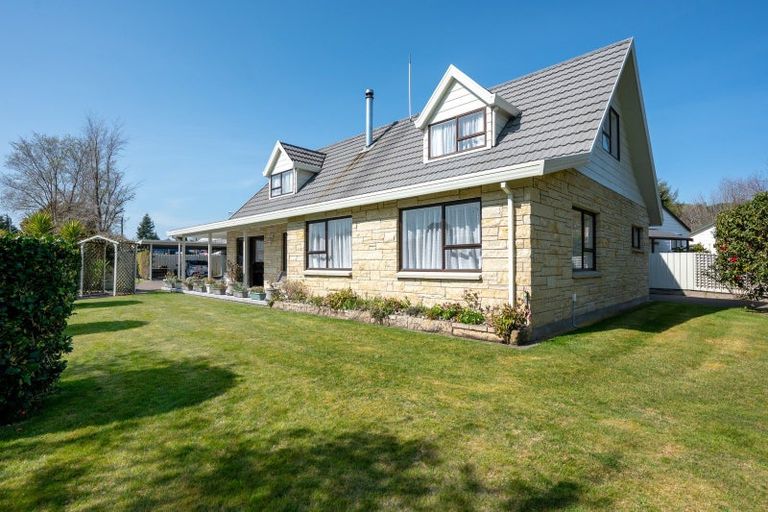 Photo of property in 2 Gibbs Place, Kinloch, Taupo, 3377