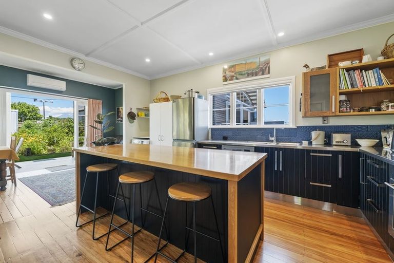 Photo of property in 421 Devon Street West, Lynmouth, New Plymouth, 4310