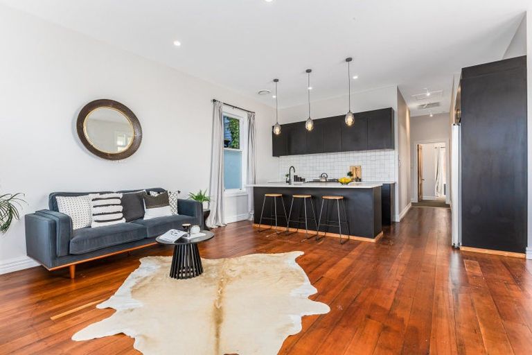 Photo of property in 68 Northland Road, Northland, Wellington, 6012